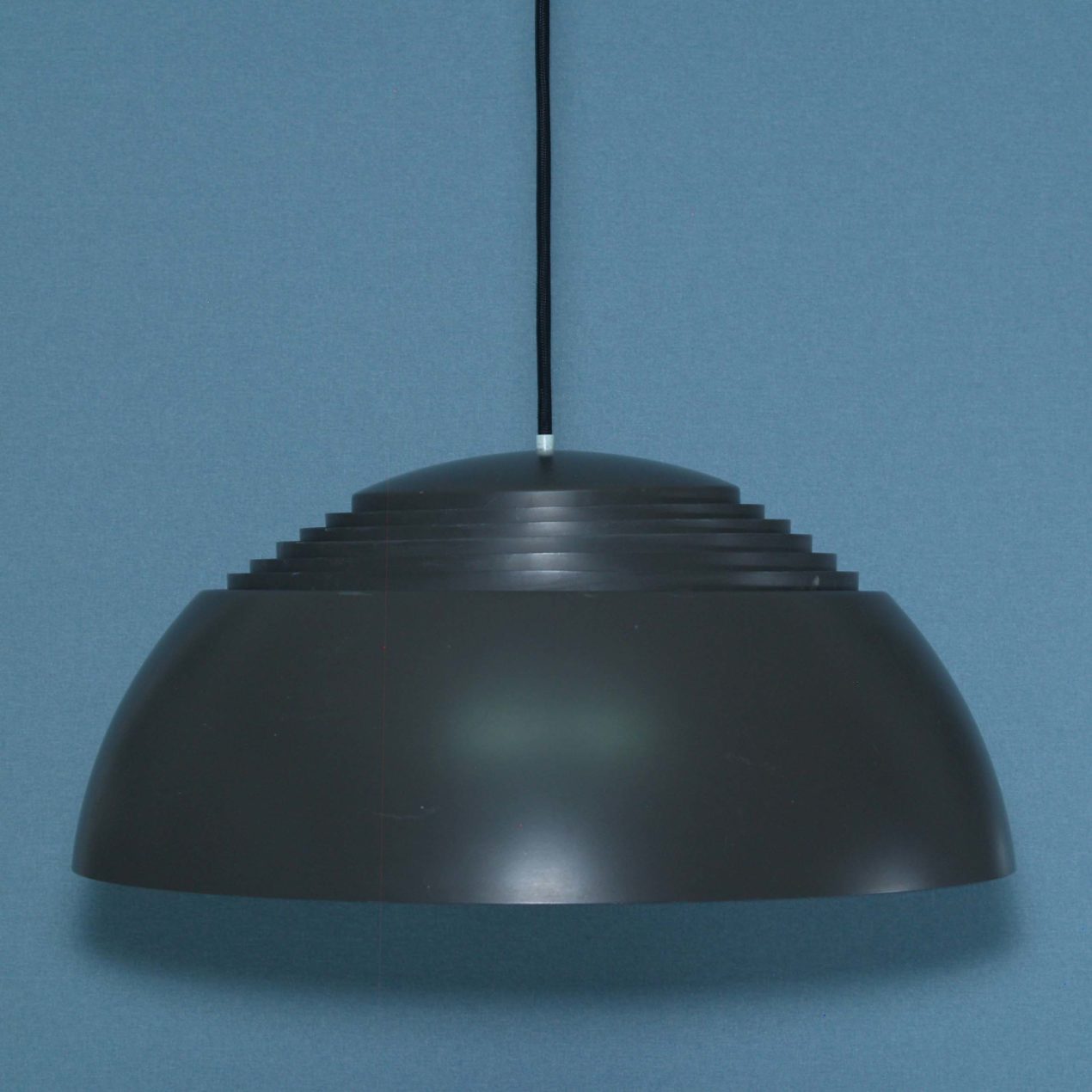 Arne Jacobsen. Lámpara de techo AJ Royal | Luz del Norte